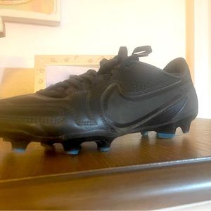 Black Leather Nike Tiempo Soccer Cleats Sz9